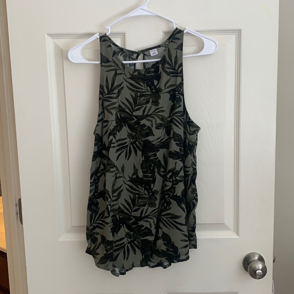 Tropical leaf flows tank